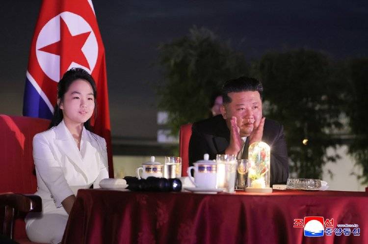 时隔一年半，金正恩妻子李雪主再露面