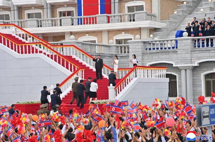 时隔一年半，金正恩妻子李雪主再露面