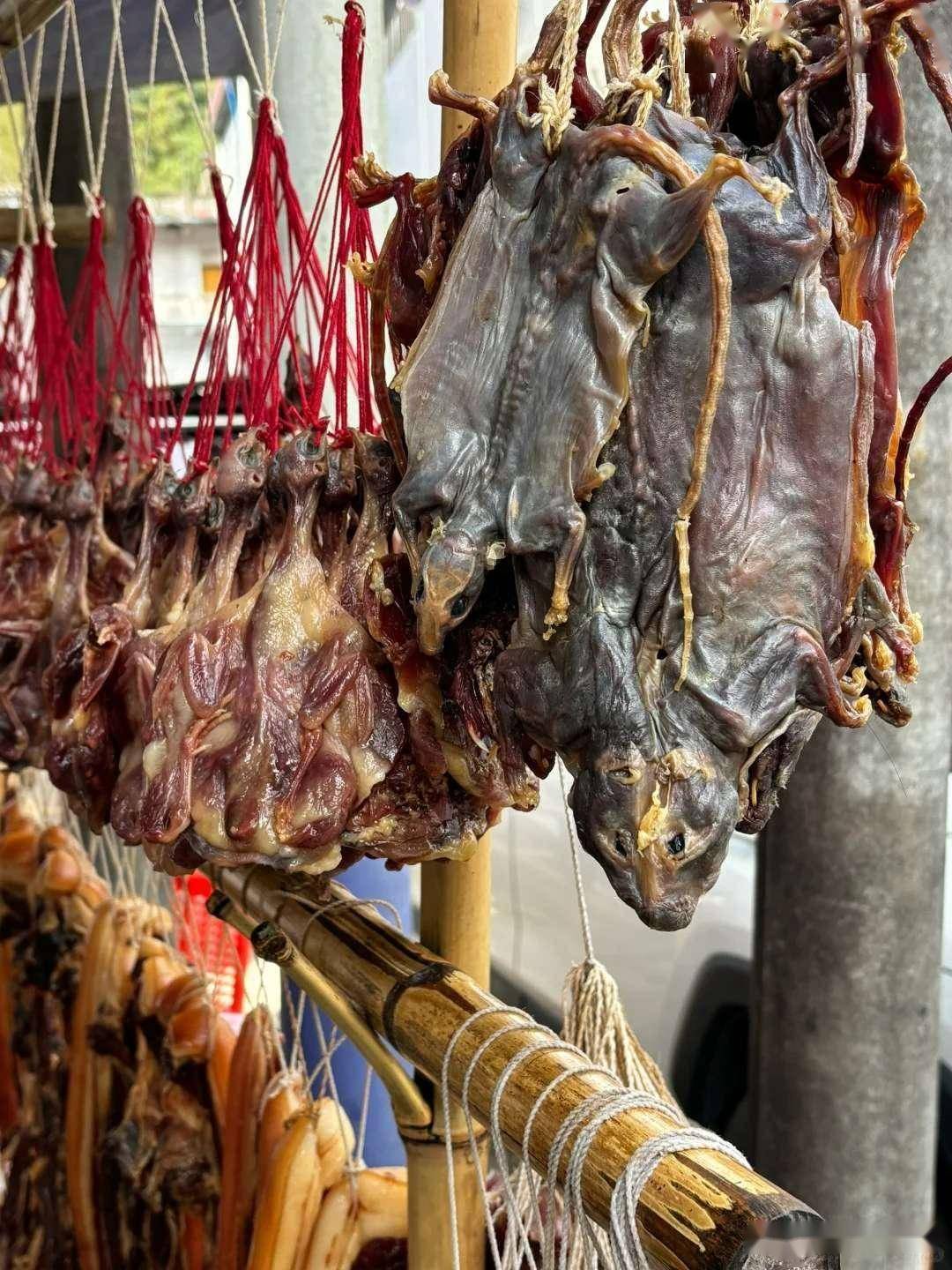 吃老鼠干,喝食用油!央妈痛批吃播巨头,背后黑幕被扒,太恐怖