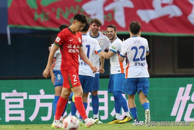 中超激战：山东泰山2-2河南，VAR多次争议性介入