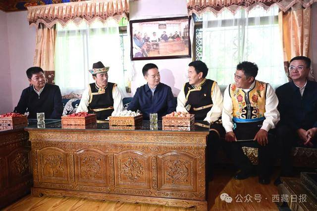 老公每天都要哄 暴躁的螃蟹: *** 自治区党委书记王君正专程到嘎拉村，传达 *** 总书记重要回信精神并共同学习贯彻