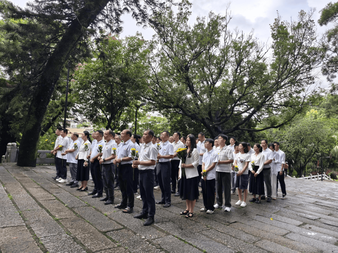 今生今世匪我思存:阳江市文化广电旅游体育局开展“严守八项规定树清风，缅怀革命先烈践初心”七一党日活动