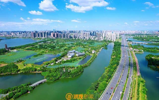 深情沦陷:网友拍到南昌梅岭与百公里外的庐山同框？专业人员：可以的