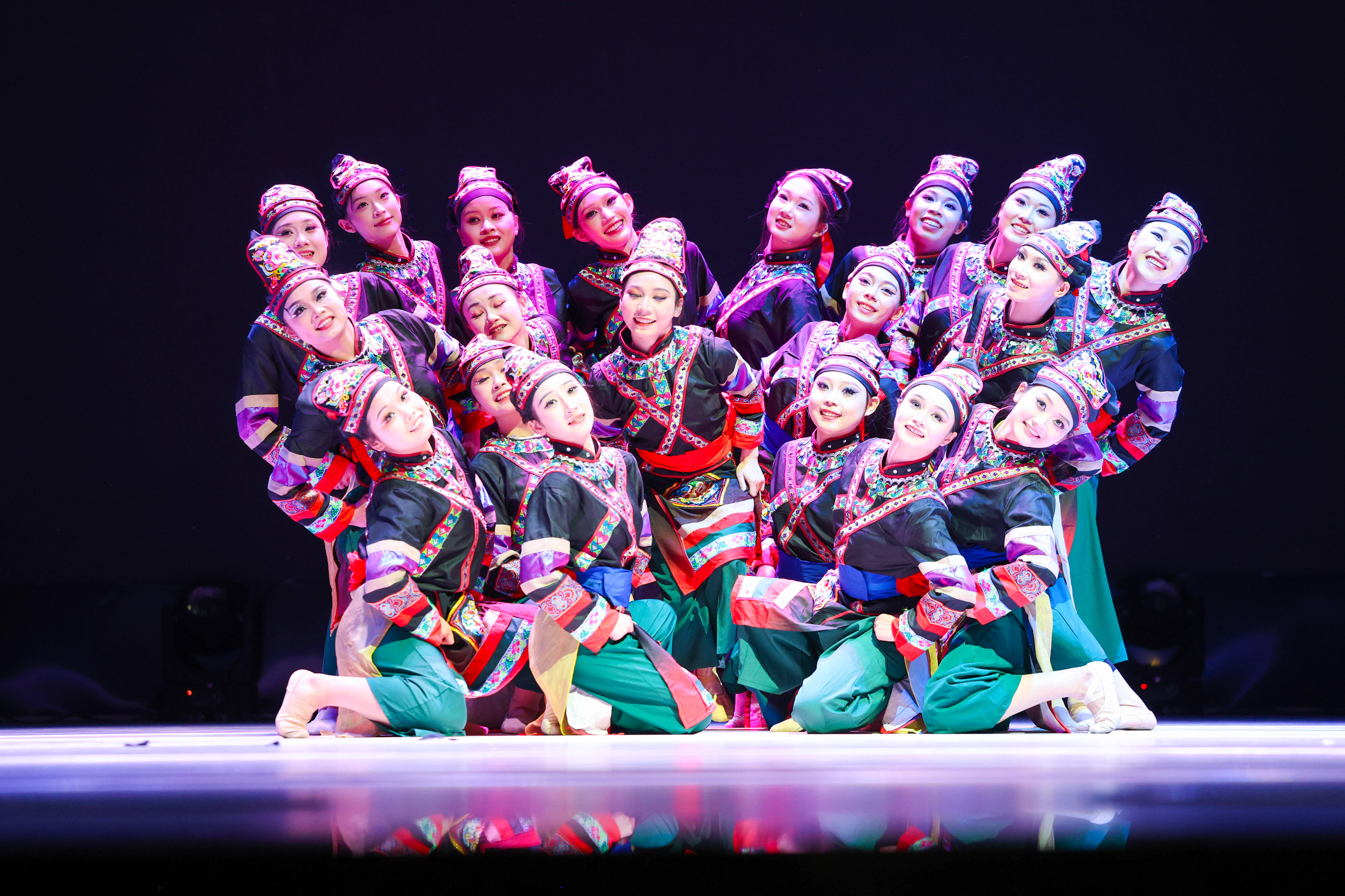 传承创新，艺彩绽放！贵州工贸职业学院首届“草海之夏”艺术节圆满落幕