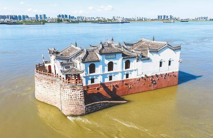 700年的洪水无法洗涤！长江河上的古鸟亭建筑的