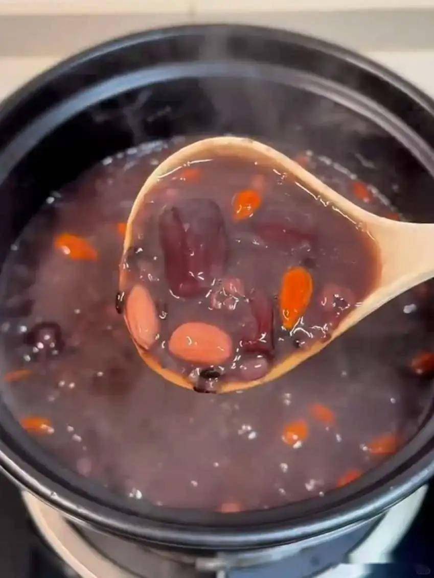 如何煮混合物 - 谷物粥而不伤害胃？记住这个黄