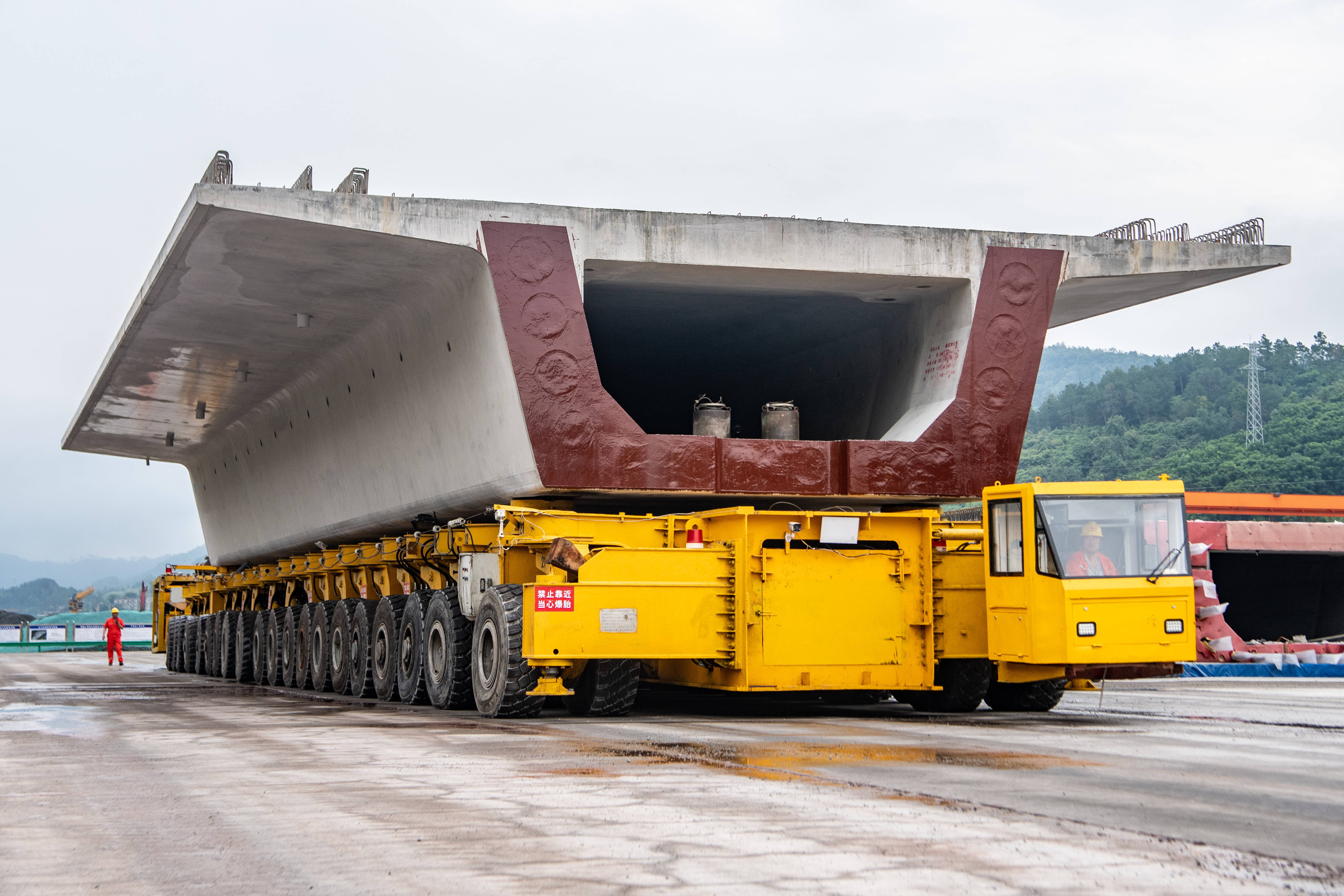 西渝高铁重庆段开始架梁施工