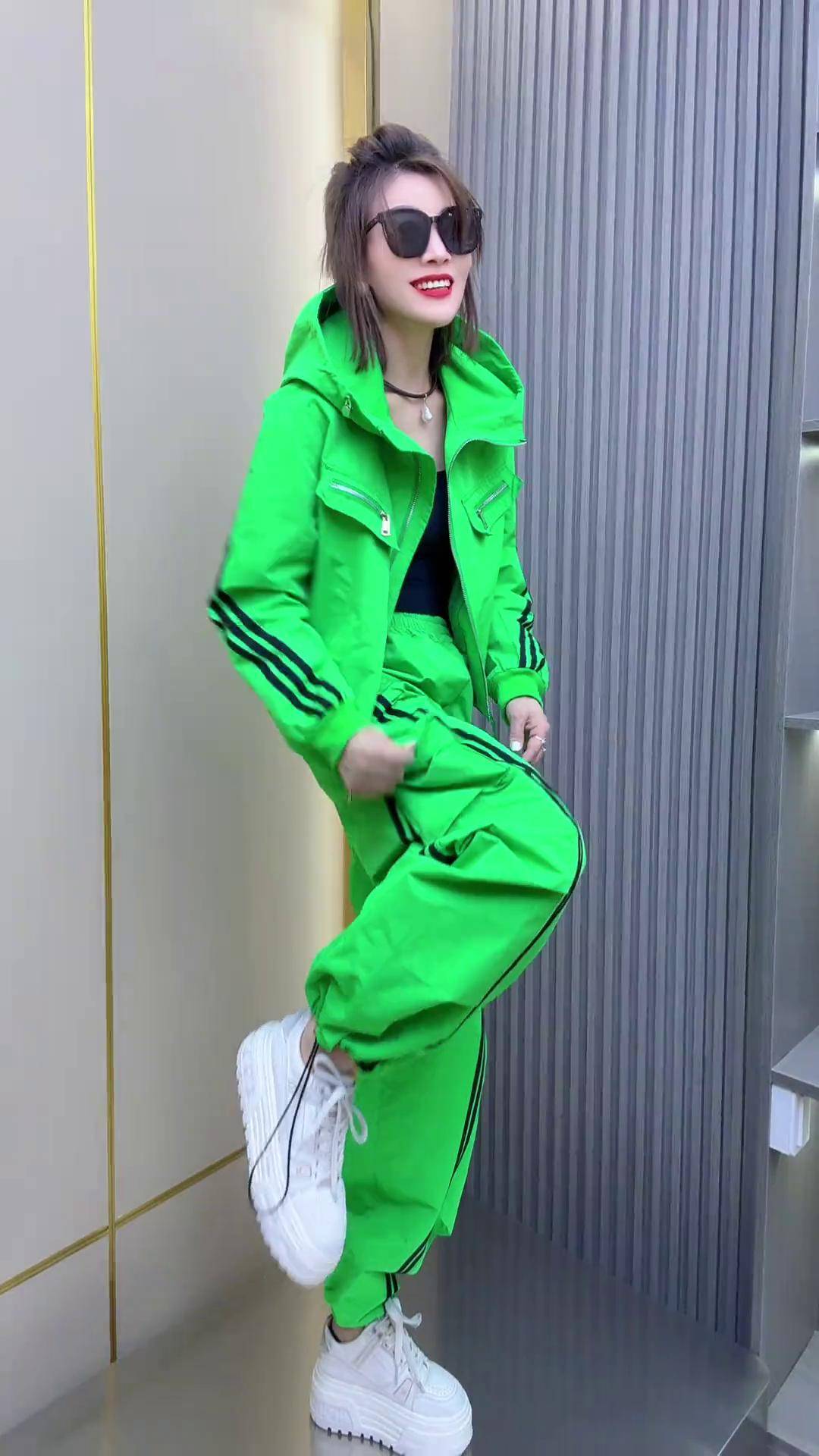 短外套工装裤面料柔软舒适