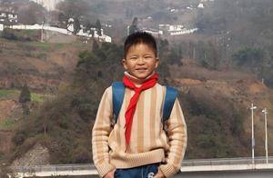 2008年,在汶川地震中救出2人的9岁小英雄林浩,如今怎么样了?_生活_同学_上海