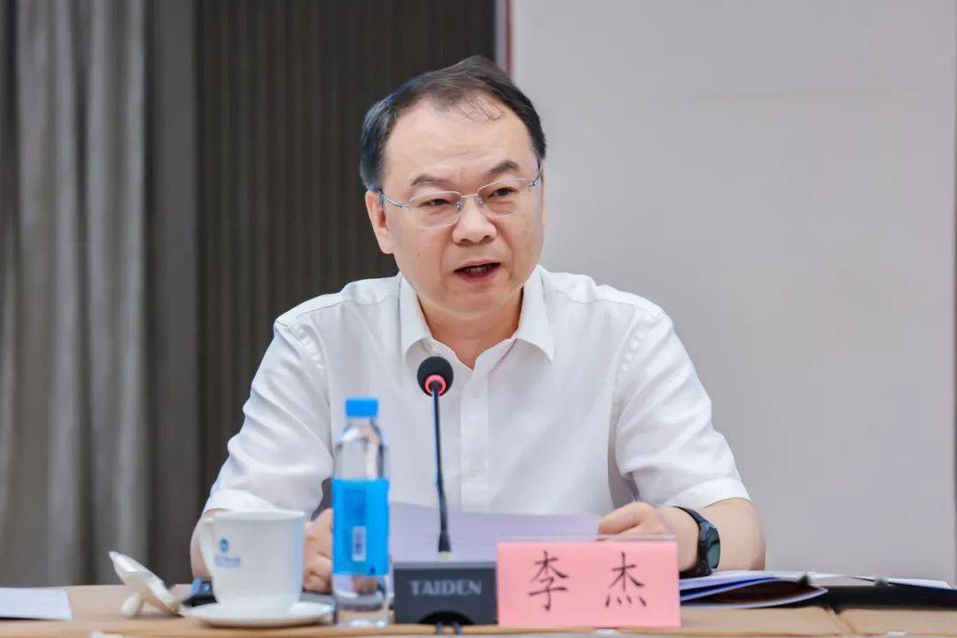 陈榕虎,处长邱岳,中国中医科学院广安门医院院长李杰出席会议并致辞