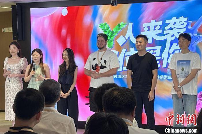 上海外滩“新地标” 亮相 吸引全球互联网内容创作者