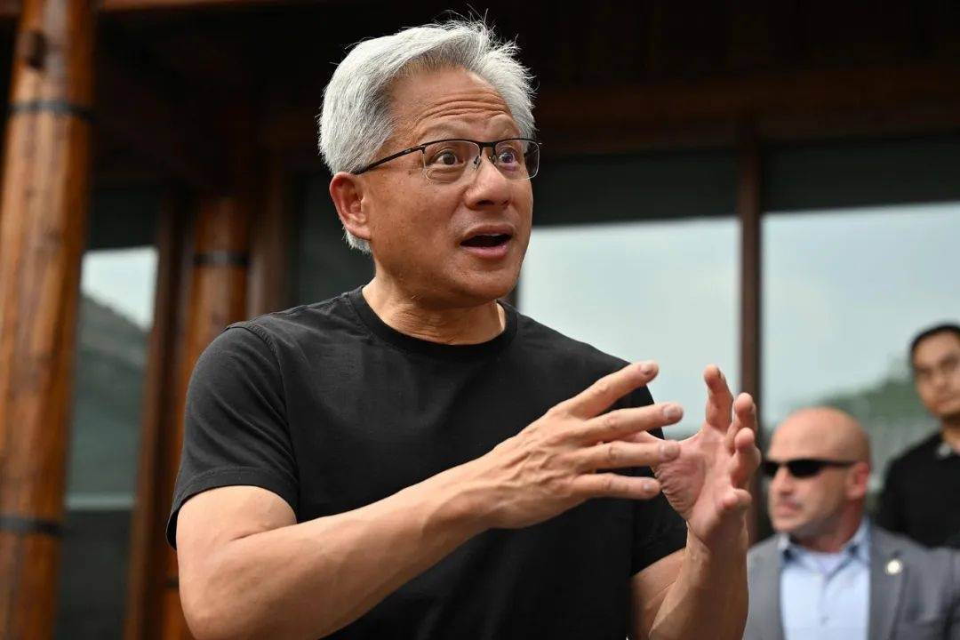 黄仁勋谈华为AI芯片：取代英伟达指日可待，期待更先进芯片入华