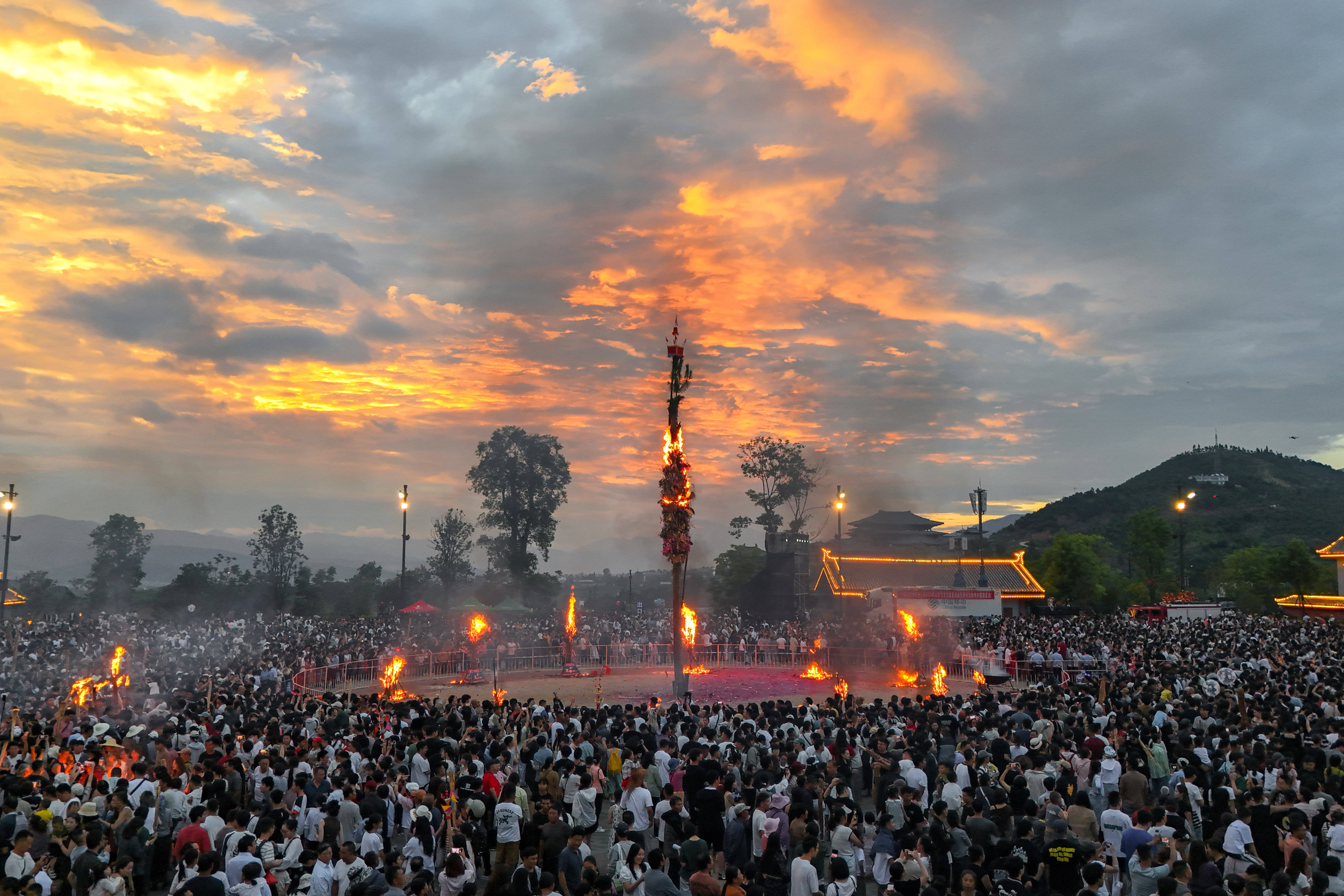 云南巍山:多彩活动欢庆火把节