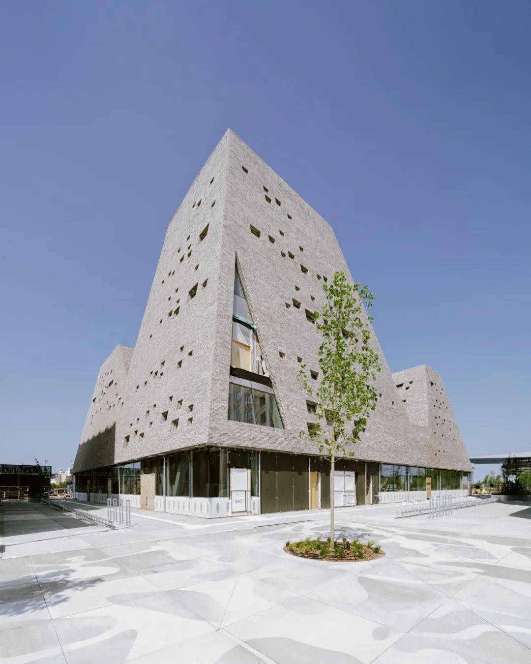 隈研吾新作即将建成!"金字塔"文化中心浮现