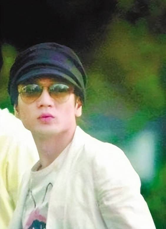 "京圈恶少"王烁:睡遍娱乐圈女星,殴打继母王艳,枪指刘涛老公