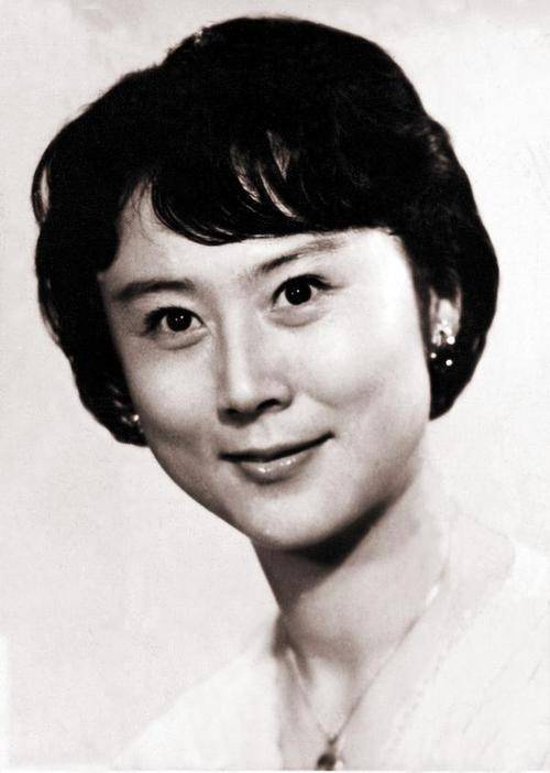 《红灯记》李铁梅，从结婚到丈夫去世，仅4个月，83岁近况如何？