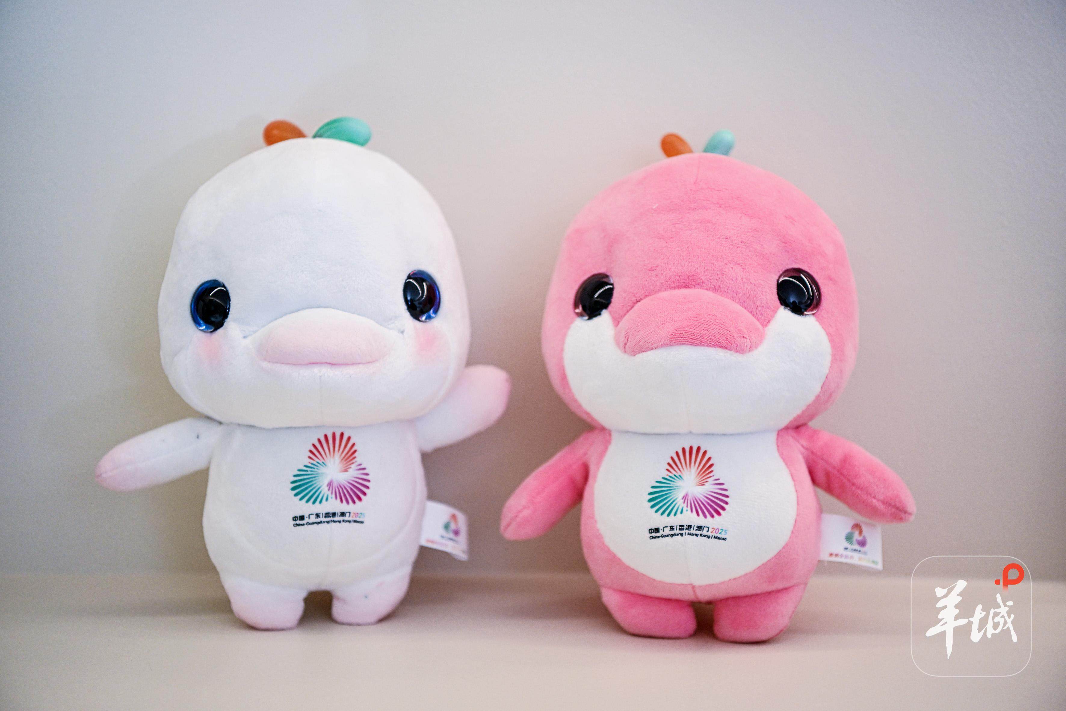 小海豚欢快的叫声,正是十五运会灵动的哨音