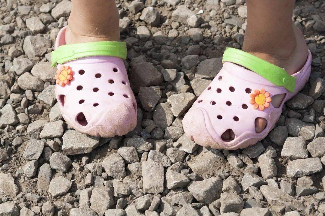 拖鞋.jpg 拖鞋.jpg