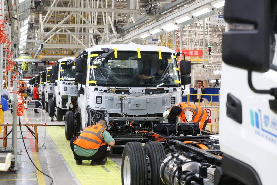 贵州长江汽车开足马力冲刺三季度!