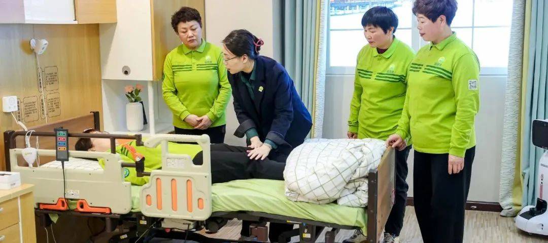 2025上海人社上半年数据出炉！