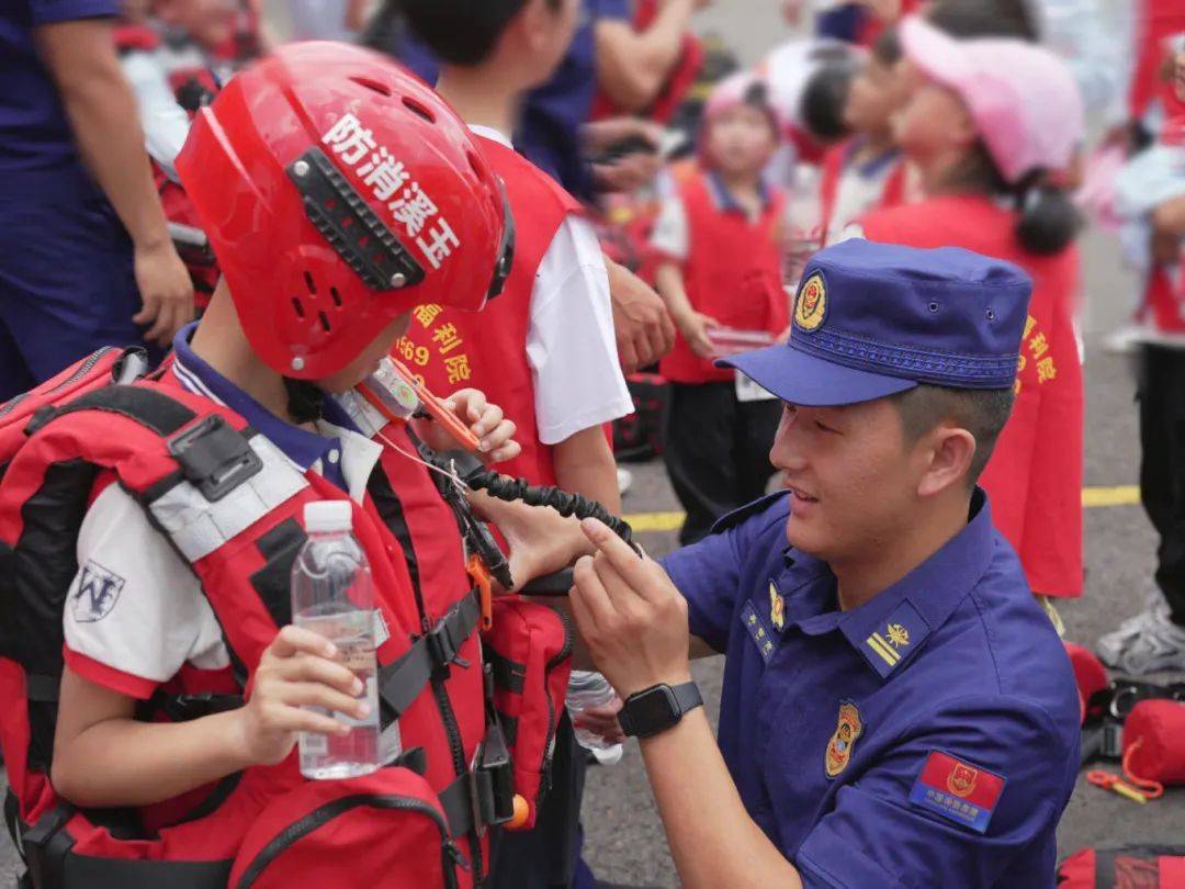 玉溪丨童心筑梦火焰蓝36名儿童走进支队开启消防研学之旅