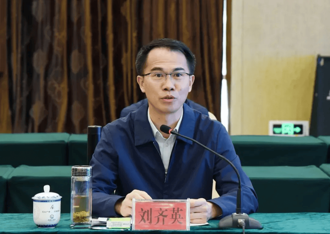 珠海香洲区原区长刘齐英，结交政治骗子