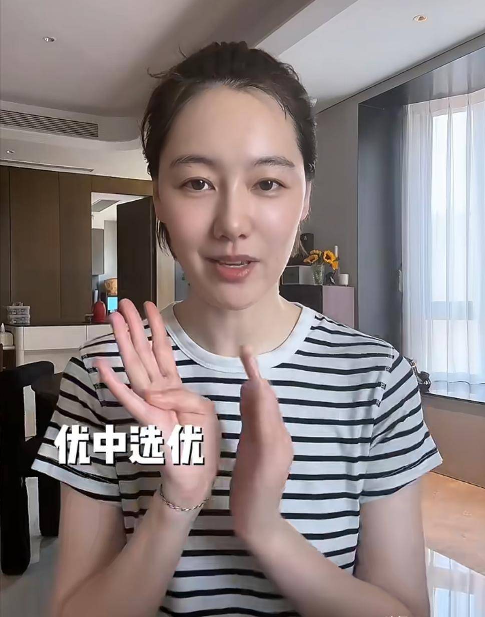 42岁主持人王冠晒豪宅,嫁豪门后住上海三层别墅,一组杯子3000元