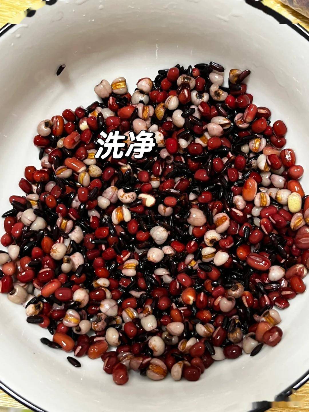我记得第一次认真喝红豆薏米粥是在一个闷热潮湿的梅雨季节
