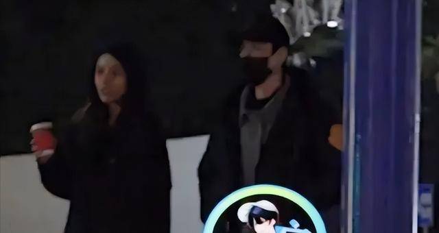 46岁冯绍峰深夜被拍新恋情，小19岁中戏才女神似赵丽颖，网友质疑是替身