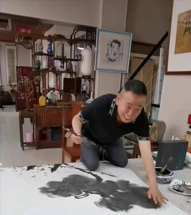 全家移民真相大白2年，享正师级待遇的潘长江，已走上另一条大道