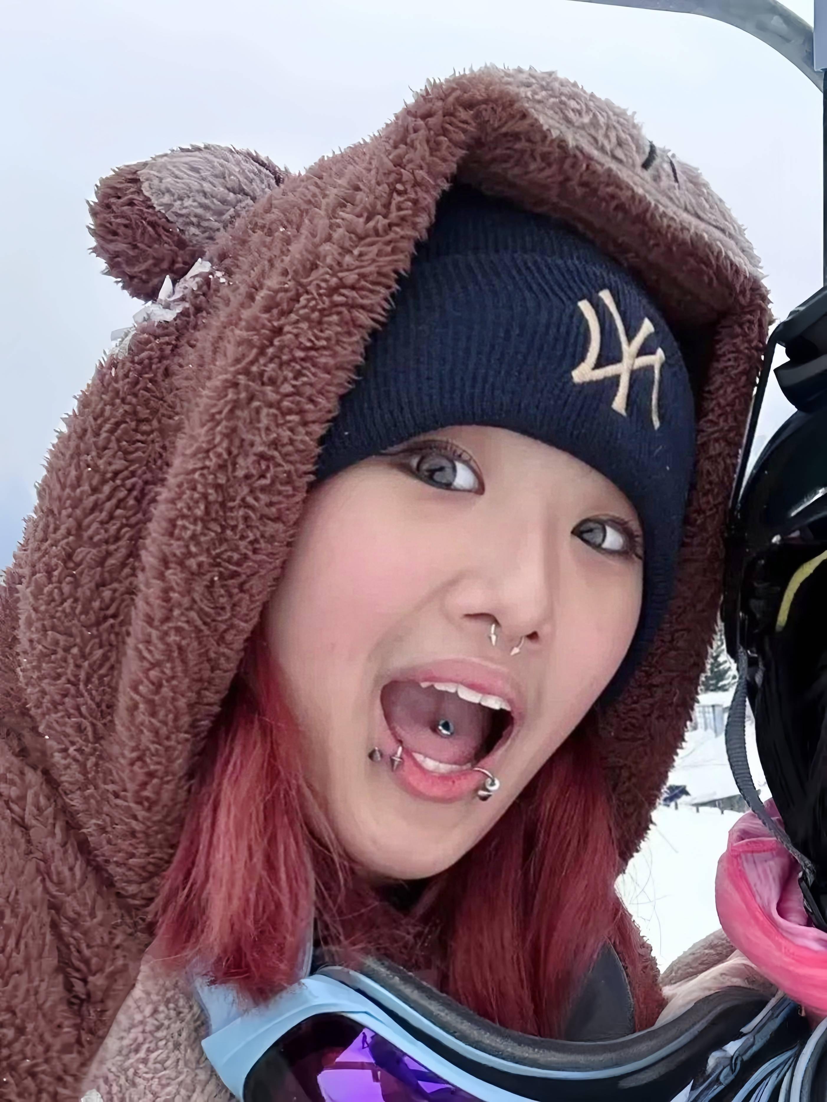 贾静雯为女庆生咘咘大眼睛文静优雅波妞精灵古怪没咘咘好看