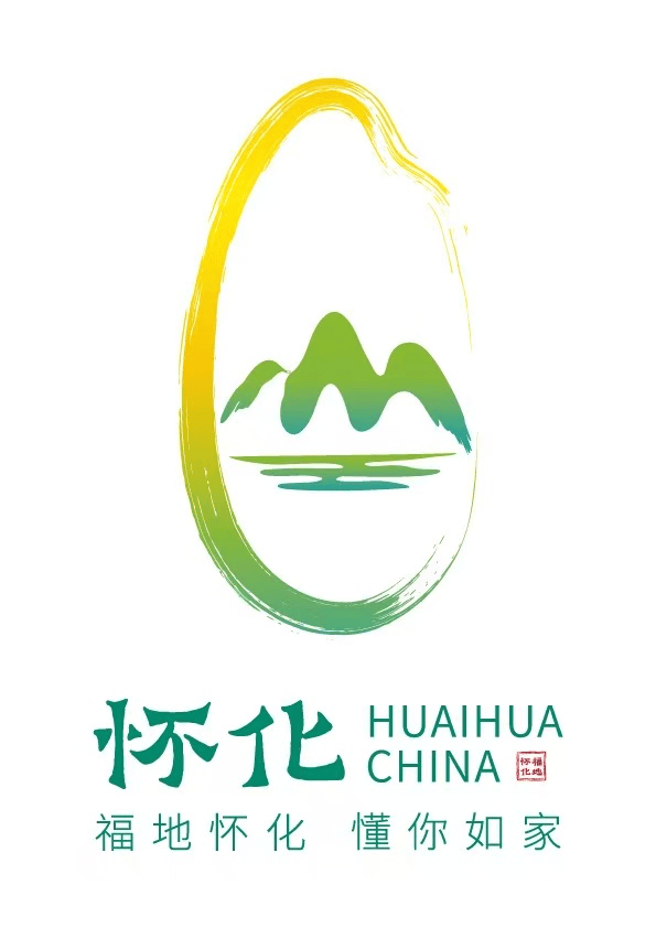 胸前"福"字与金色稻谷搭配,展示世界杂交水稻发源地"从土地到福气"的