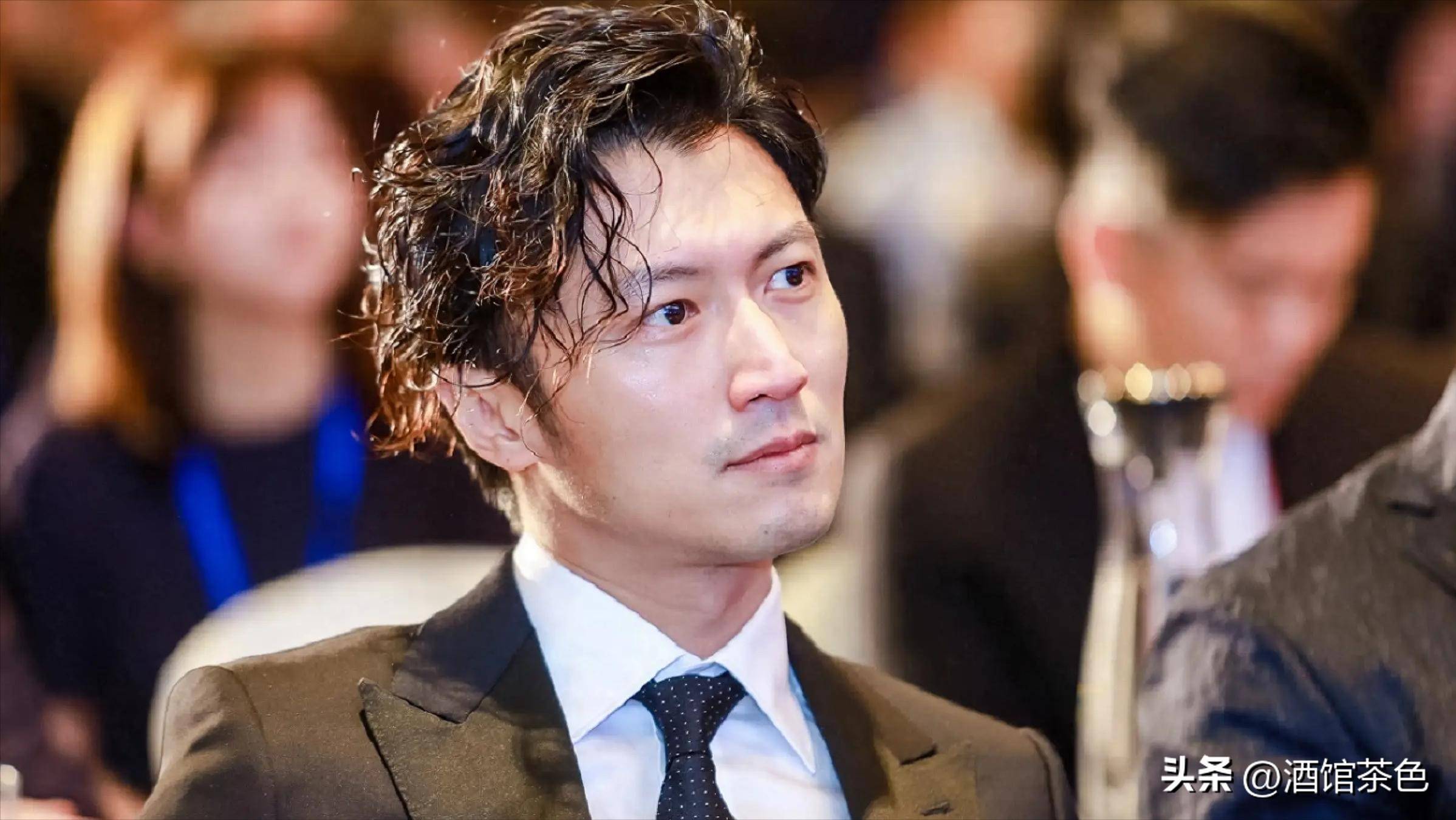 里子面子都丢了!缺席儿子18岁生日的谢霆锋,让贾乃亮上了一课