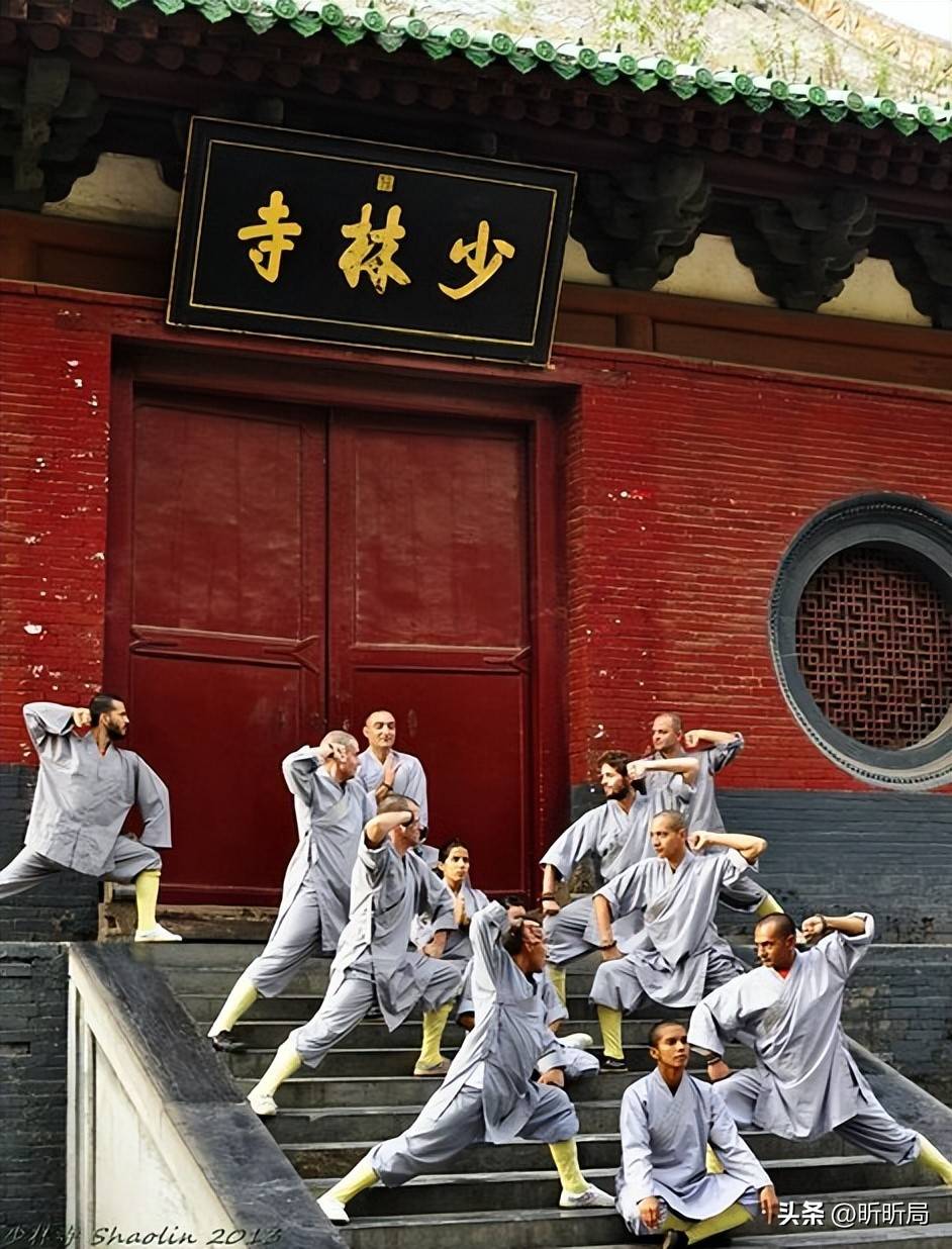 少林寺再出丑闻!暴雨封门拒绝游客避雨,理由奇葩引发争议