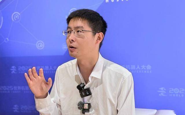 上市、海外市场、具身大模型投入……最新对话王兴兴
