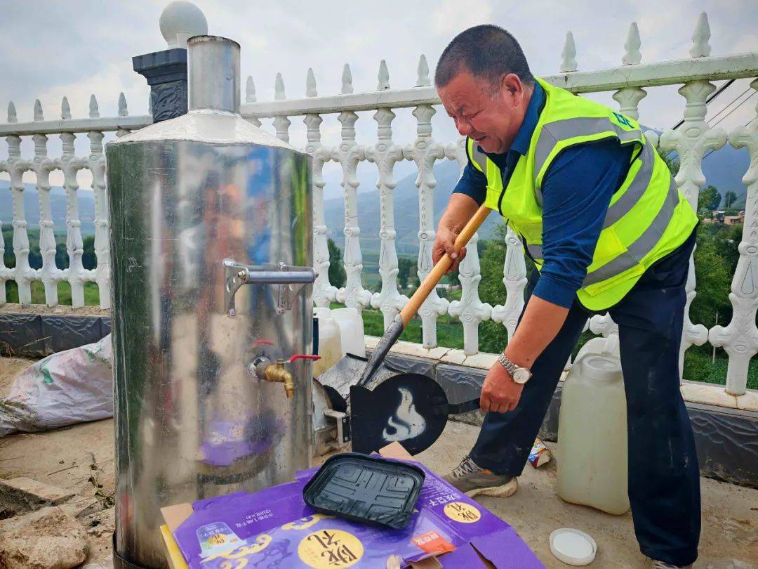 党旗在基层一线高高飘扬丨杨作栋：风雨中守护百姓安宁