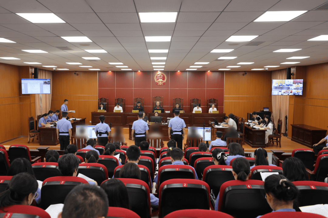 用浸泡过剧毒的小鱼绝户式捕杀6000多只“三有”鸟类，16人被判刑，警方通过现场烟头残留DNA锁定嫌疑人，查获冻禽价值超300万