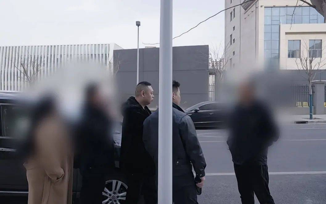 一天上千块，弱势群体雇保镖壮胆