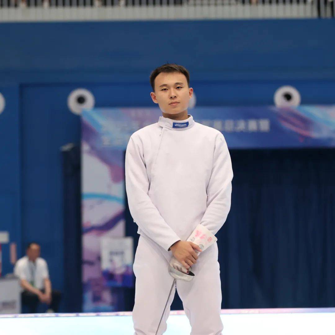 上海王子杰广东莫婉琳分获男女重剑个人冠军