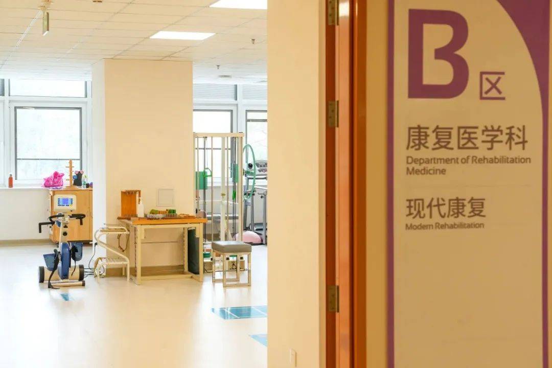 北京大学首钢医院老年人看病代挂号老人体检全程耐心引导，顺利完成的简单介绍