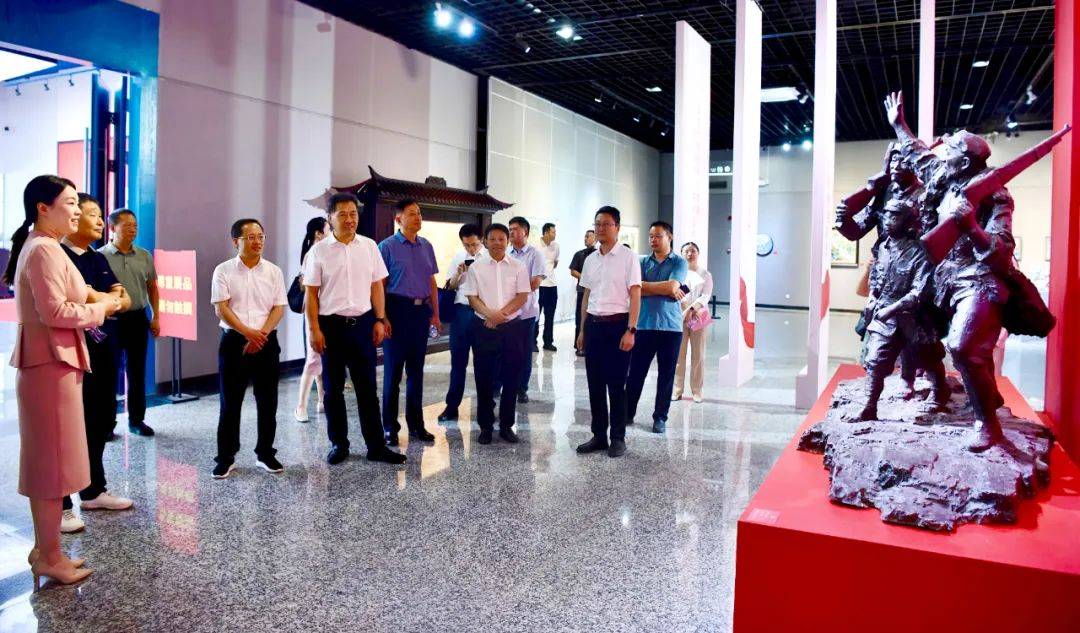 纪念中国人民抗日战争暨世界反法西斯战争胜利80周年主题陶瓷展在景德镇美术馆开幕
