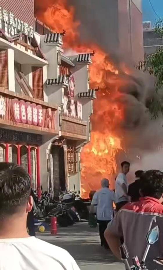吉林白城市一餐馆发生火灾，有人员“拍玻璃呼救”？当地应急部门称将发通报