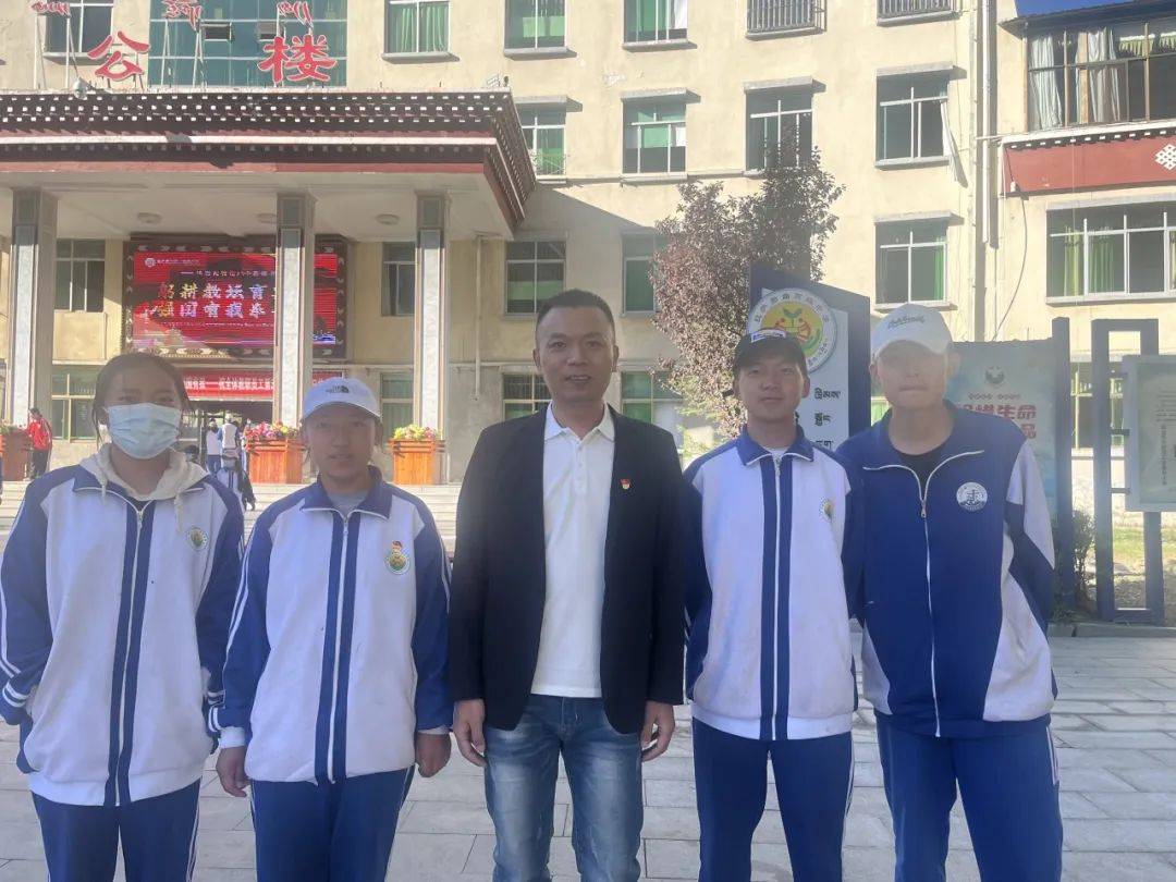 教育团队,前往位于西藏拉萨的那曲第一高级中学支教