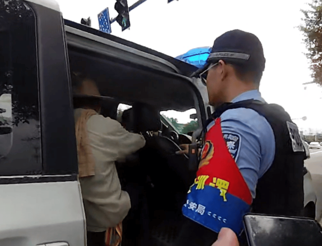 老家的父亲出门散步迟迟未归，千里之外的儿子求助浙江公安