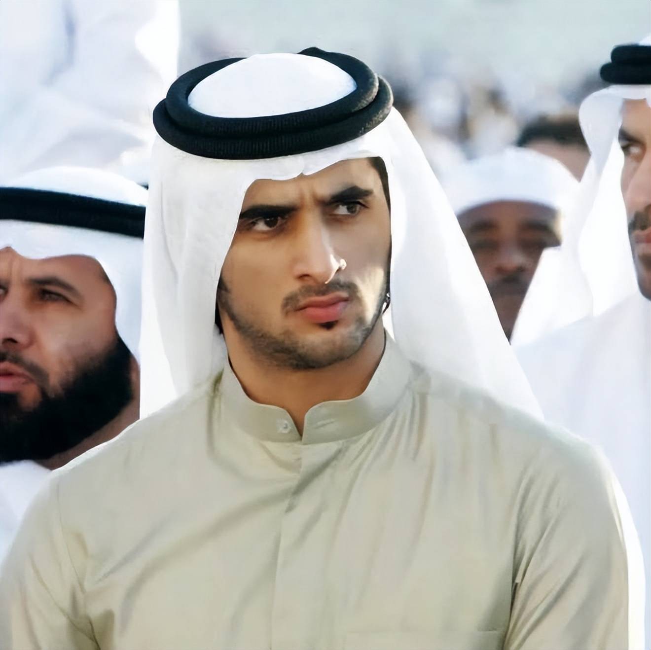 迪拜王子拉希德:33岁纵欲过度猝死,留下的私生子已22岁认祖归宗