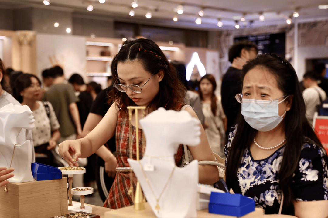 2777966！上博埃及展刷新全球收费特展参观人数纪录 直击收官夜：半夜11点还有观众进场