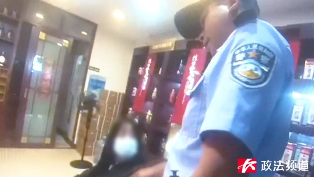 长沙一烟酒店，女子豪气刷卡39.9万元买烟酒！警察来了……