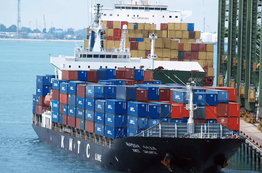 这家班轮公司,订购其史上最大集装箱船!