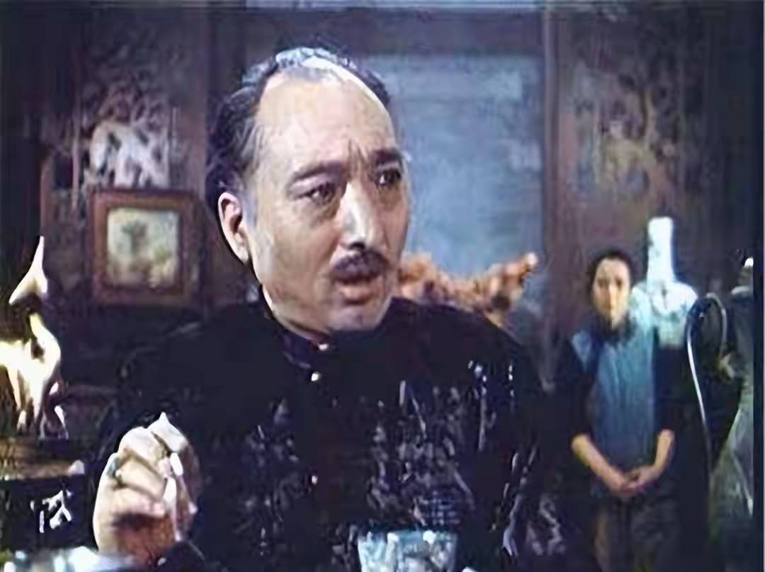 而陈强则在里面出演了恶霸地主黄世仁,他演的这个角色有多深入人心呢?