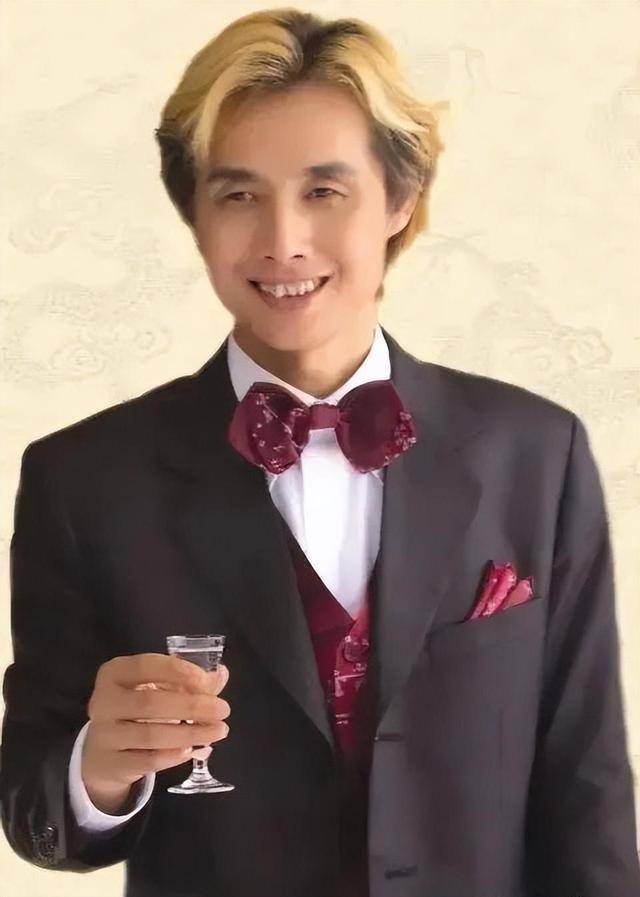 老谋深算邓建国:认14岁干女儿,等了5年亲手培养了一个小妻子